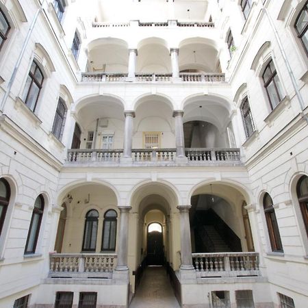 St. King 1 By Hi5 Apartments بودابست المظهر الخارجي الصورة