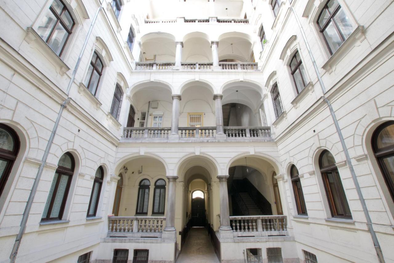 St. King 1 By Hi5 Apartments بودابست المظهر الخارجي الصورة